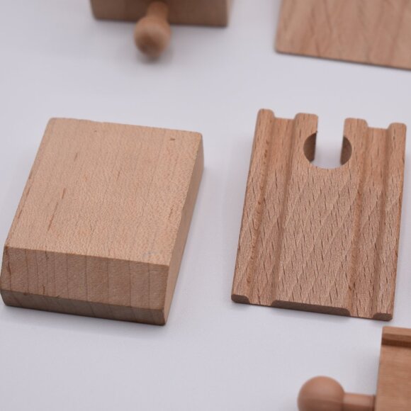 Lot of 45 Wooden Trains Tracks Ascending Descending Curved Connectors Straight - Picture 11 of 15